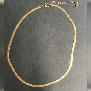 Beautiful gold tone herringbone necklace